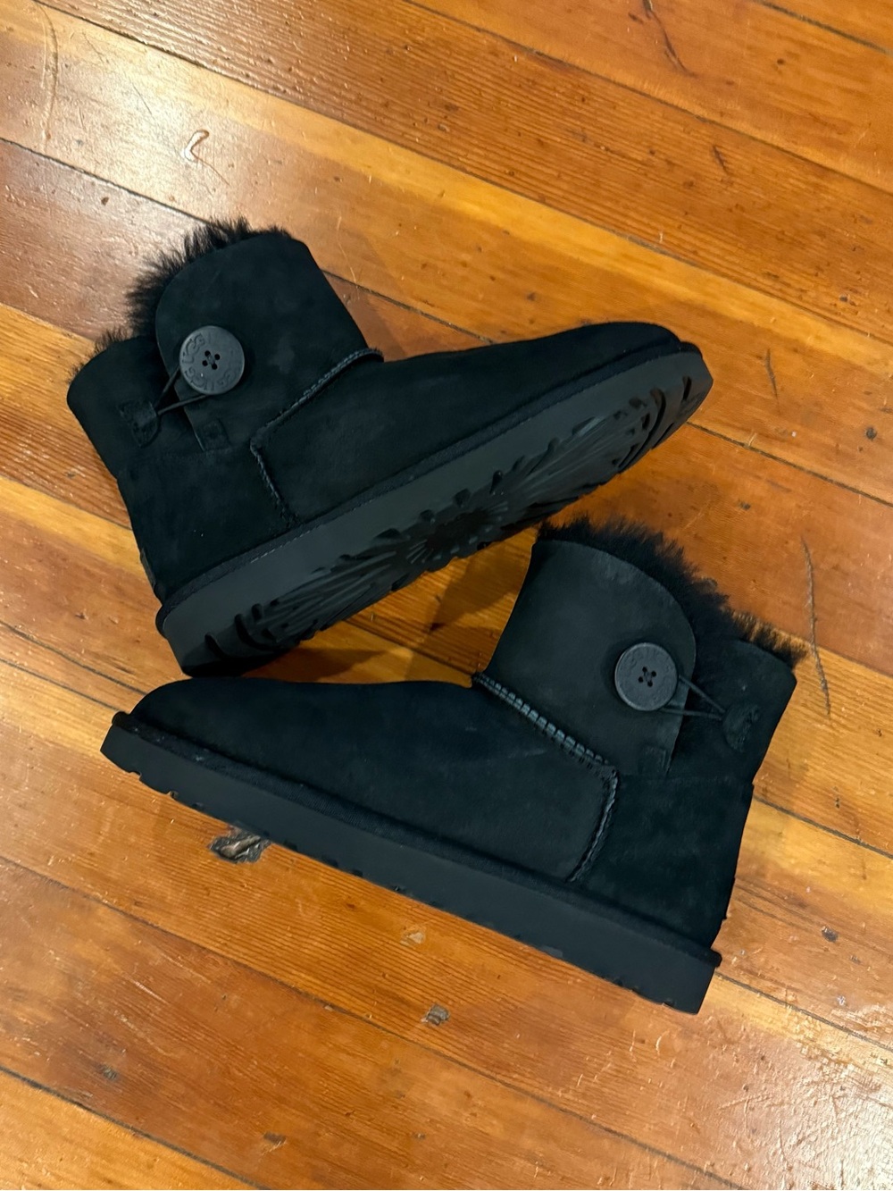 UGG Women's Mini Bailey Button II